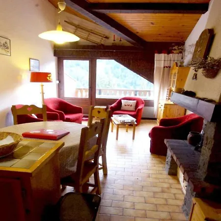 Ancolie - Hauts De Planchamp - 2 Pieces Pour 6 Personnes 661